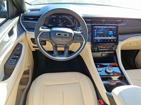 Used 2023 Jeep Grand Cherokee Limited image 12