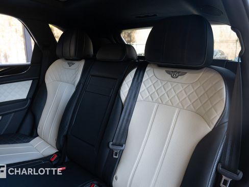 Used 2020 Bentley Bentayga Plug-In Hybrid image 36