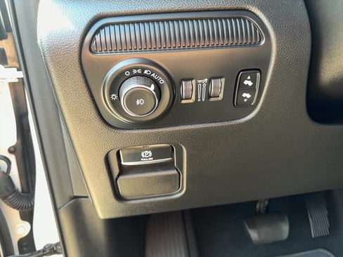 Used 2024 Jeep Wagoneer Series II w/ Convenience Group I AWD/4WD image 18