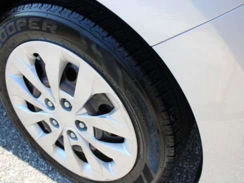 Used 2016 Hyundai Elantra GT FWD image 28