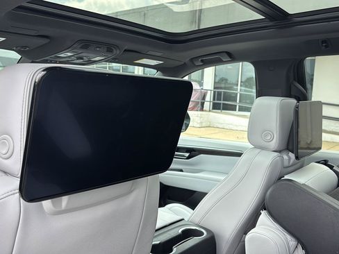 Used 2025 Chevrolet Tahoe Premier RWD image 17