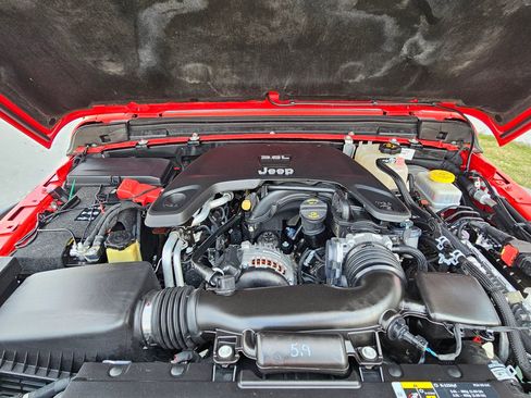 Used 2018 Jeep Wrangler Unlimited Rubicon image 32