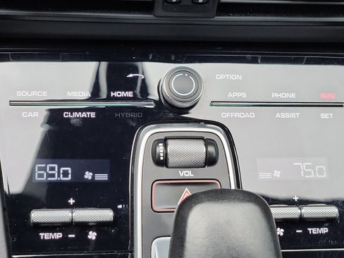 Used 2020 Porsche Cayenne Turbo AWD/4WD image 17