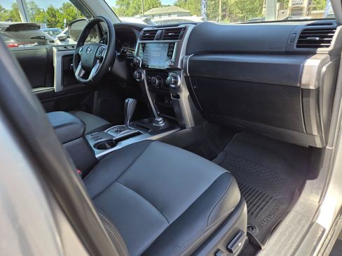Used 2022 Toyota 4Runner SR5 Premium w/ Moonroof Package AWD/4WD image 21