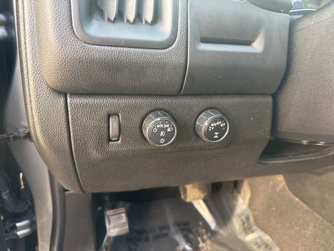 Used 2020 Chevrolet Colorado LT w/ LT Convenience Package image 11