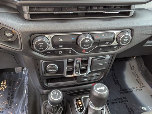 Used 2024 Jeep Wrangler Sport S image 23