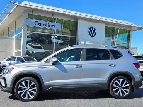 Certified 2023 Volkswagen Taos SE w/ Panoramic Sunroof Package AWD/4WD image 2