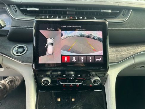 Used 2021 Jeep Grand Cherokee L Overland w/ Advanced Protech Group III AWD/4WD image 13