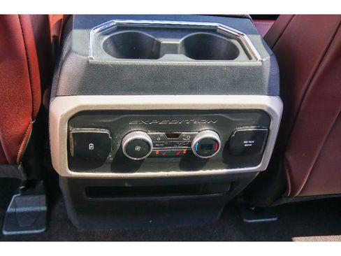 Used 2022 Ford Expedition Limited AWD/4WD image 19