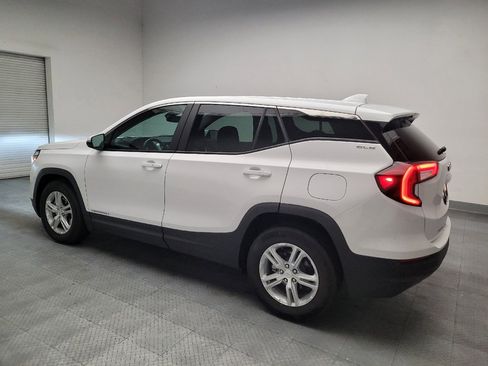 Used 2024 GMC Terrain SLE w/ Fleet Convenience Package FWD image 3