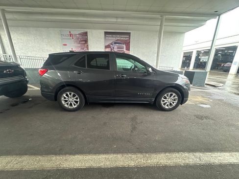 Used 2021 Chevrolet Equinox LS w/ LS Convenience Package FWD image 4