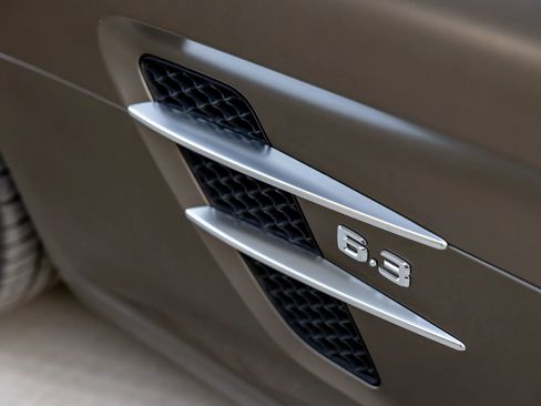 Used 2011 Mercedes-Benz SLS AMG Coupe image 34