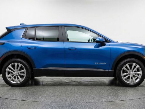 Used 2025 Chevrolet Equinox LT FWD image 11