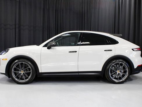 Used 2024 Porsche Cayenne Turbo GT image 2