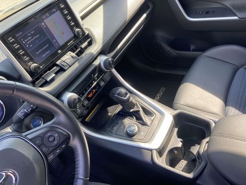 Used 2020 Toyota RAV4 XSE image 30