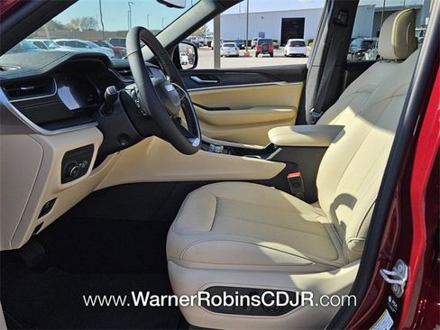 New 2025 Jeep Grand Cherokee Limited w/ Luxury Tech Group II image 5