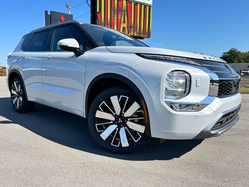 New 2025 Mitsubishi Outlander SEL image 1