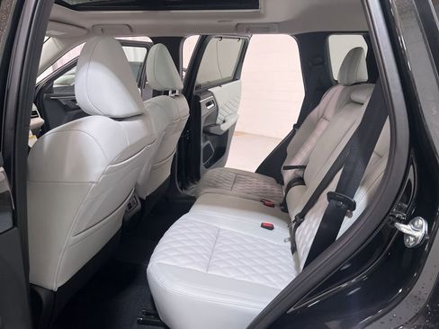 New 2025 Mitsubishi Outlander SEL image 12