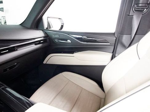 Used 2022 Cadillac Escalade Sport w/ Touring Package AWD/4WD image 9