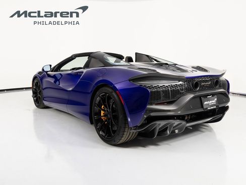 Used 2025 McLaren Artura Spider image 8
