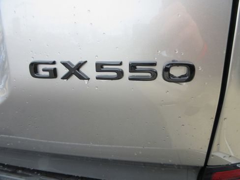 Used 2026 Lexus GX 550 w/ Cold Area Package image 8