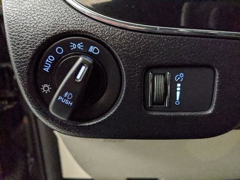 Used 2018 Dodge Grand Caravan SXT w/ Rear Park Assist Package image 14