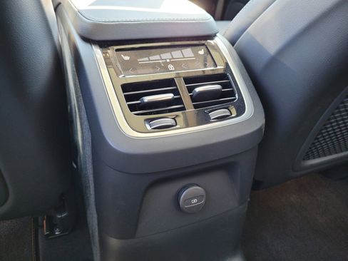 Certified 2025 Volvo XC90 T8 Ultra image 11