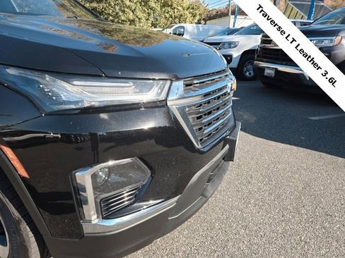 Used 2022 Chevrolet Traverse LT w/ LT Premium Package image 3