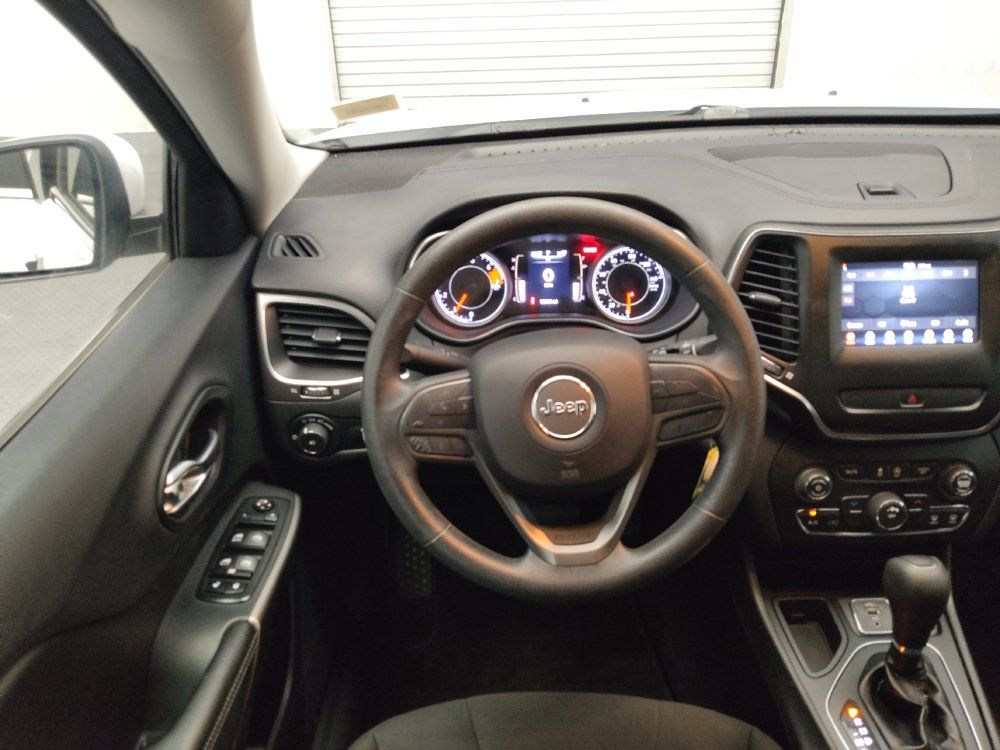 Used 2019 Jeep Cherokee Latitude w/ Popular Appearance Group FWD image 22