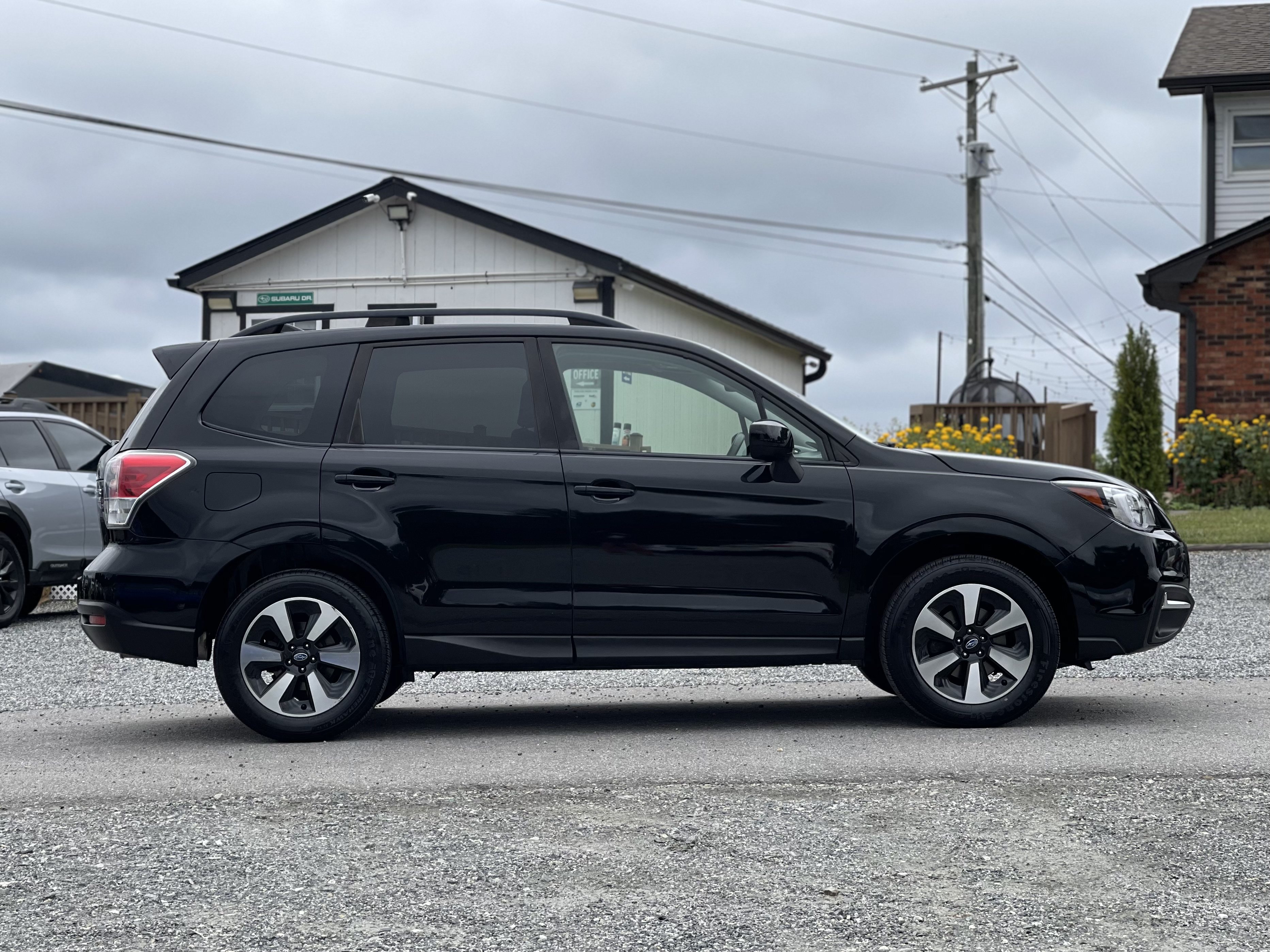 Used 2017 Subaru Forester 2.5i Premium w/ All-Weather Package AWD/4WD image 2