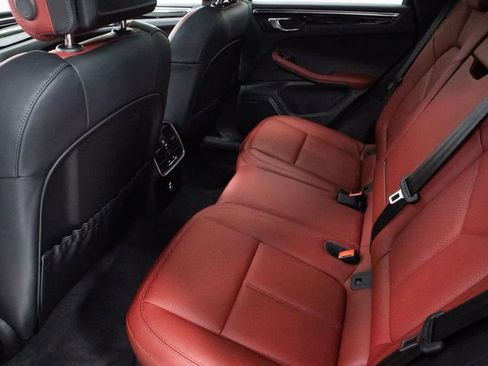 Certified 2025 Porsche Macan image 30