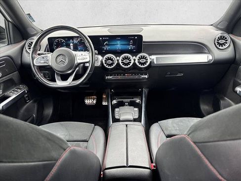 Used 2021 Mercedes-Benz GLB 250 4MATIC image 23