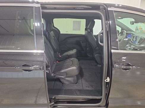Used 2025 Chrysler Pacifica Select FWD image 25