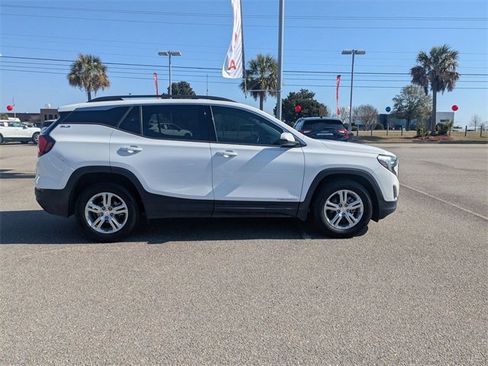 Used 2020 GMC Terrain SLE w/ Driver Convenience Package image 2