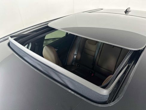 Certified 2025 Volvo V60 B5 Cross Country Plus w/ Protection Package Premier image 19