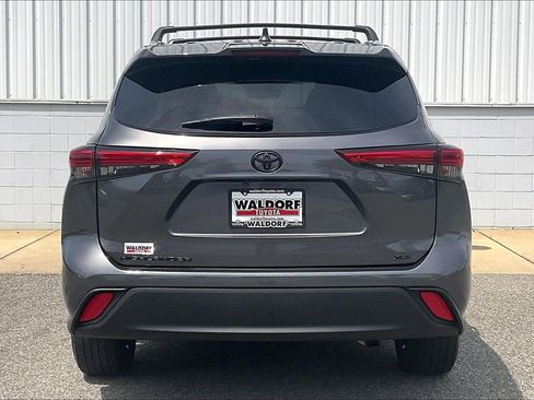 Used 2020 Toyota Highlander XLE FWD image 5