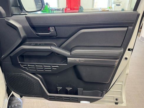 Used 2025 Toyota 4Runner TRD Off-Road image 15