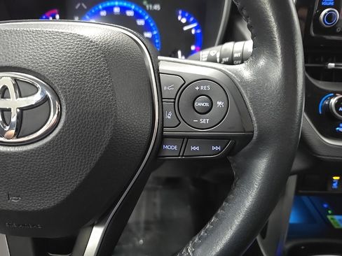 Used 2022 Toyota Corolla Cross XLE image 21