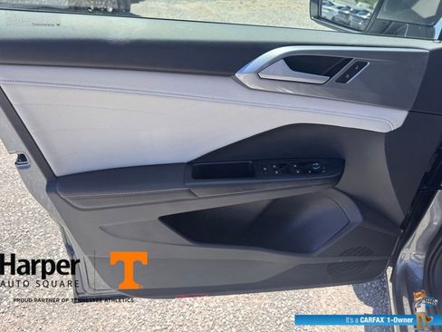 Used 2025 Volkswagen Taos SEL AWD/4WD image 19