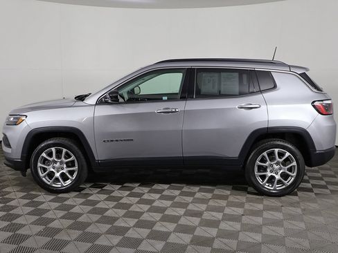 Used 2022 Jeep Compass Latitude AWD/4WD image 17