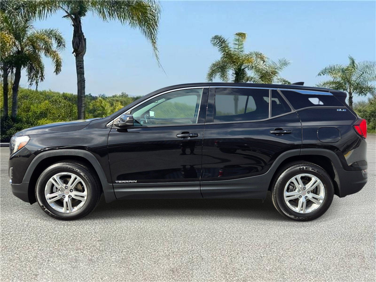 Used 2019 GMC Terrain SLE FWD image 2