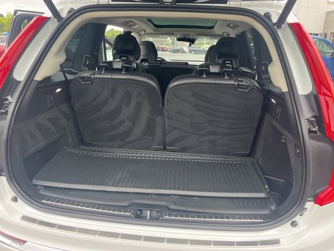 Used 2022 Volvo XC90 T6 Inscription w/ Lounge Package image 11