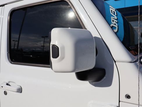 Used 2020 Jeep Wrangler Unlimited Sahara image 2