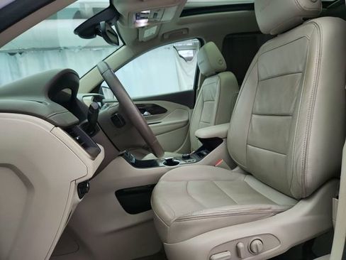 Used 2019 GMC Terrain Denali w/ Advanced Safety Package image 10