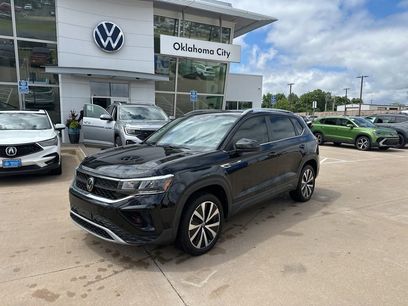 Used 2023 Volkswagen Taos SE w/ Panoramic Sunroof Package