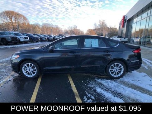Used 2020 Ford Fusion SE image 3