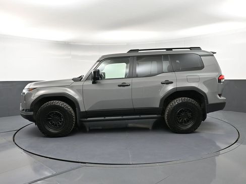 Used 2024 Lexus GX 550 AWD/4WD image 2