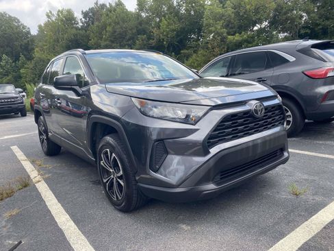 Used 2019 Toyota RAV4 LE FWD image 1