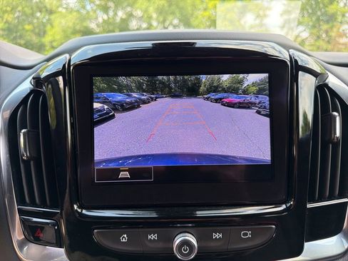 Used 2023 Chevrolet Traverse LT FWD image 28