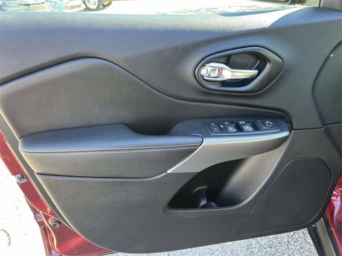 Used 2021 Jeep Cherokee Latitude Lux 80th Anniv w/ Quick Order Package 26U 80TH image 16